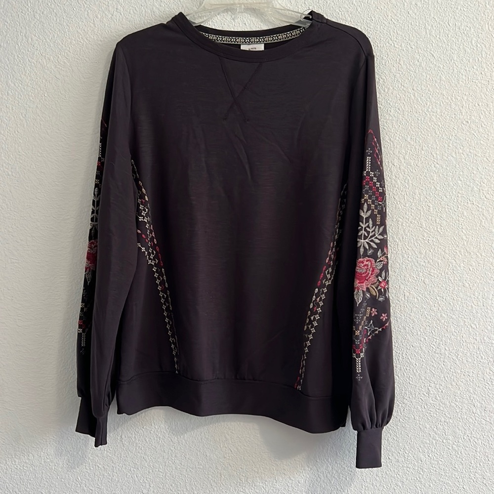 Knox Rose embroidered flower grey long sleeve crewneck top size L